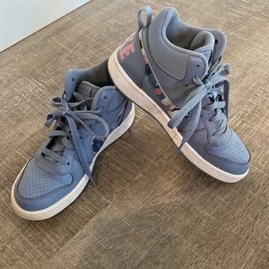 Nike youth basketball shoes size 4